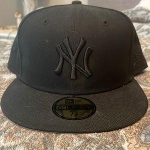 Fitted Yankees hat